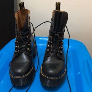 Dr. Martins Leona Boots